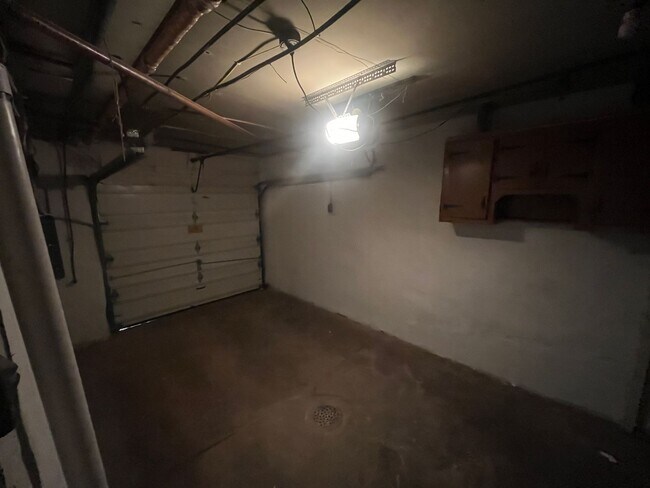 Building Photo - PHA only 3 bedroom, 1 bathroom house