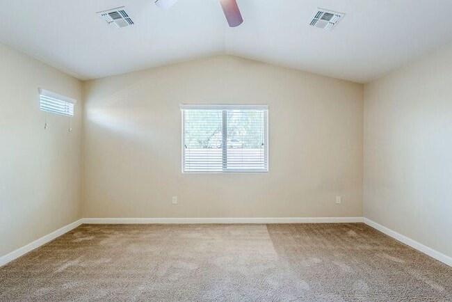 Building Photo - Bright & Airy 4-Bedroom in Willow Ridge Co...
