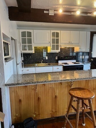 Building Photo - 16 Stowe Rd