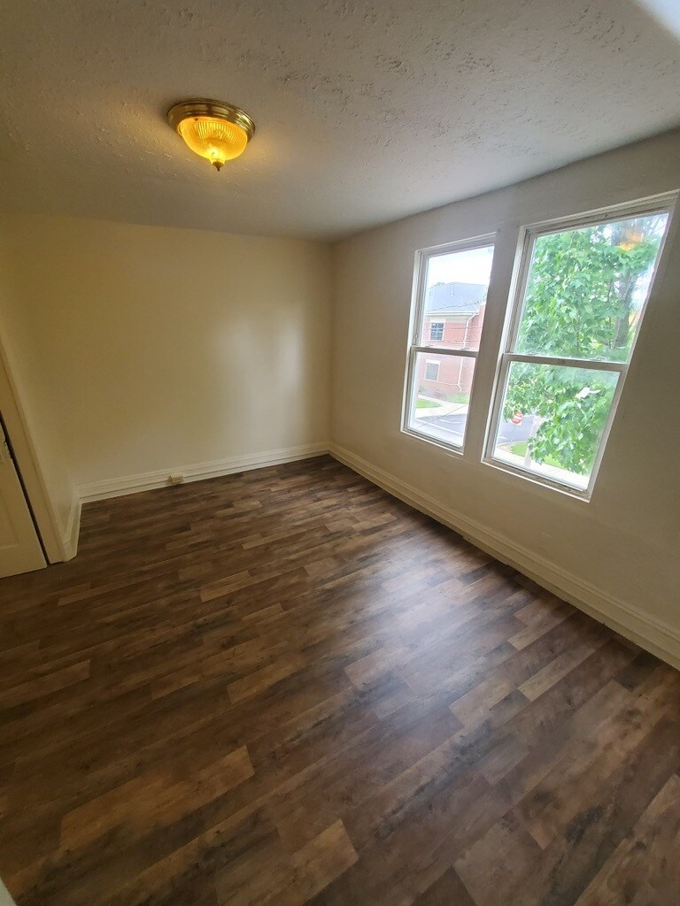 Building Photo - 370 Cole Ave