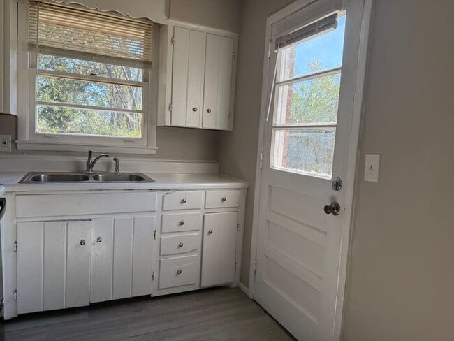 Building Photo - Remodeled Madison Brick Duplex!! 2/1 Large...