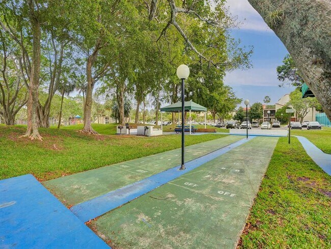 Building Photo - 2208 S Cypress Bend Dr