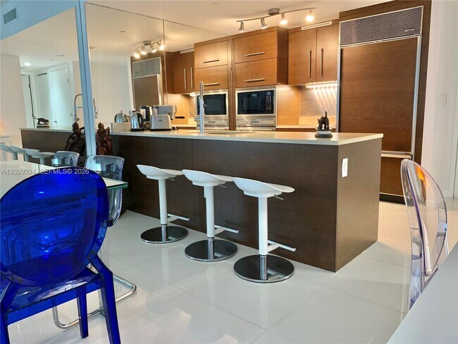 Building Photo - 475 Brickell Ave