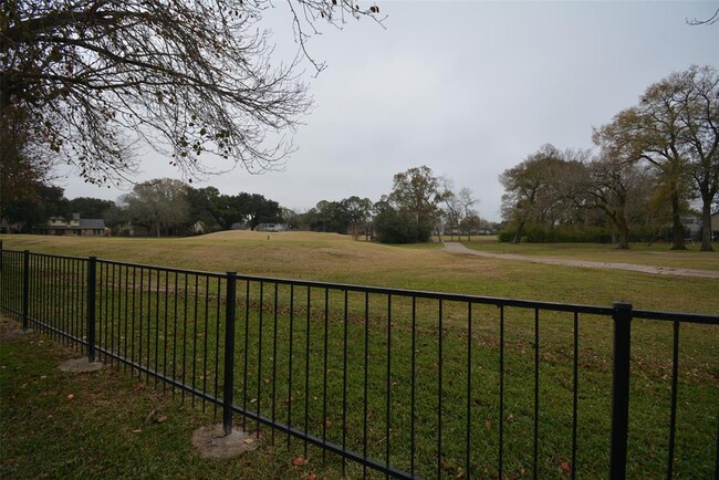Building Photo - 2103 Winged Foot Dr