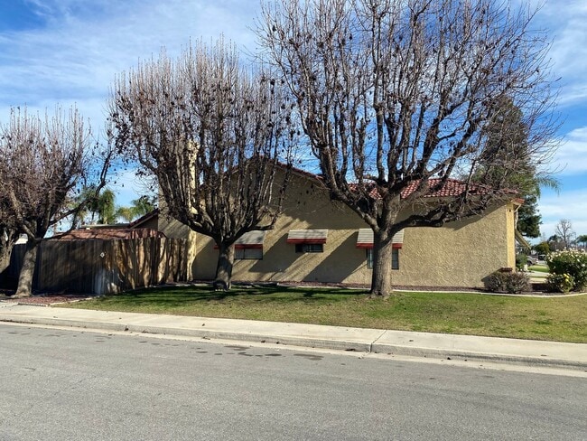 Building Photo - Get ready for Summer in this 3 BD 2 BA SW home with a Pool on a corner lot