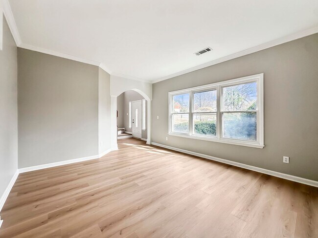 Building Photo - Beautiful 4BR / 2.5BA Home in Chattahoochee High School District – Fresh Paint & Updated Flooring