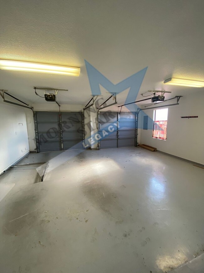 Building Photo - VIEWS!!  Spacious home in Picacho Hills!