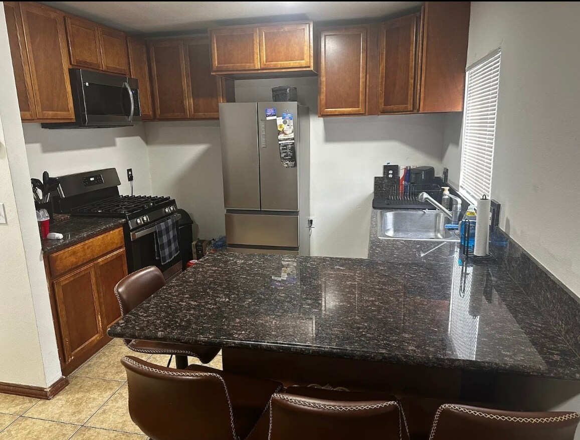 Building Photo - 1313 W 96th St