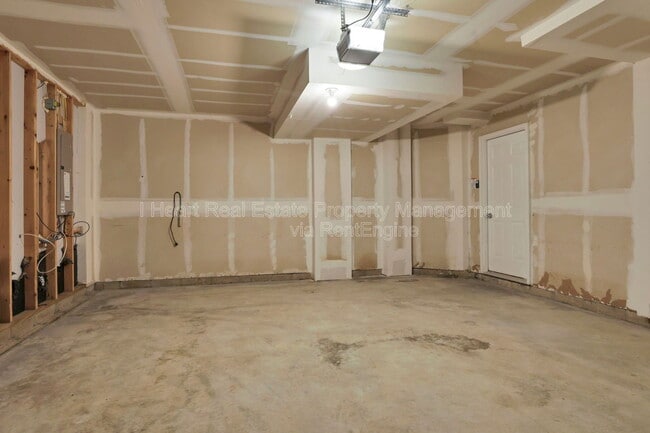 Building Photo - 7449 Sugarbark Dr