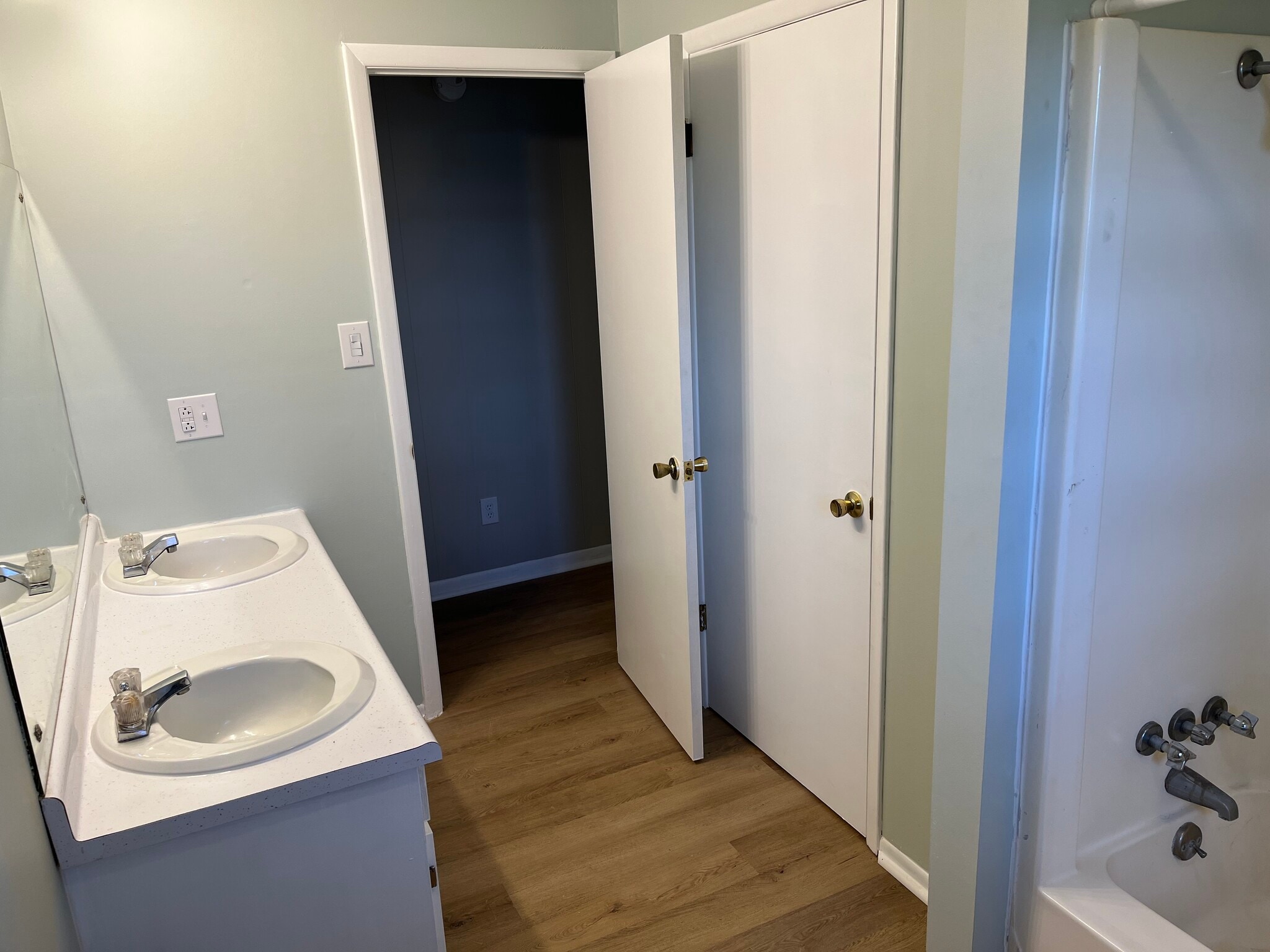 Bathroom - 1031 W Vann Rd