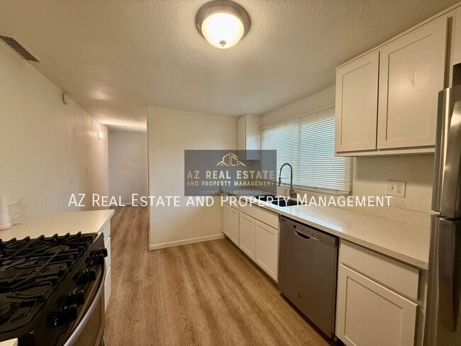 Building Photo - 1218 W Cinnabar Ave