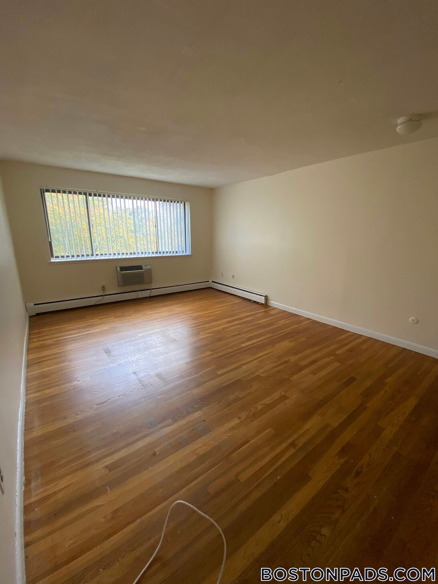 Building Photo - 122 Dustin St