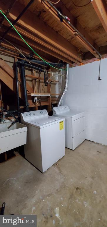 Building Photo - 972 Paulsboro Dr