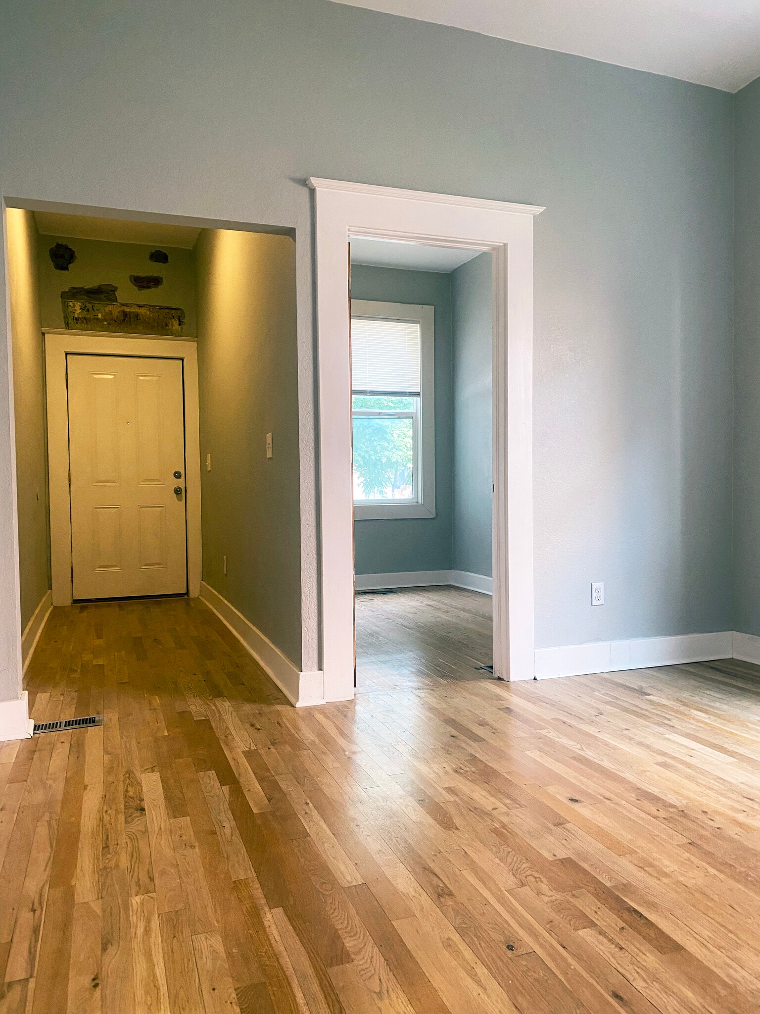 Entry and Front Bedroom - 1404 Knox Ct