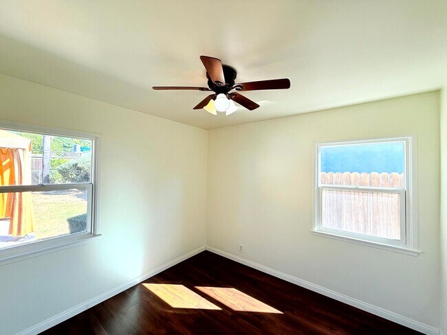 Building Photo - 17535-17537 Baltar Street