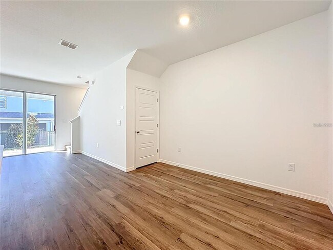 Building Photo - 2649 Olympic Ct