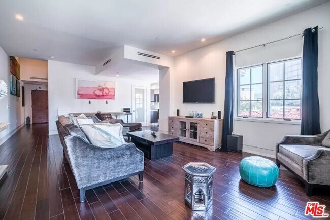 Building Photo - 225 S Hamilton Dr