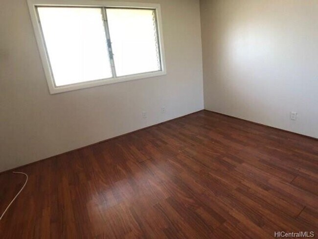 Building Photo - 2 Bed / 1.5 Bath / 1 covered reserved parking - Great Kailua Location!