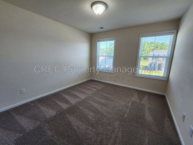 Building Photo - 260 Hyrne Dr