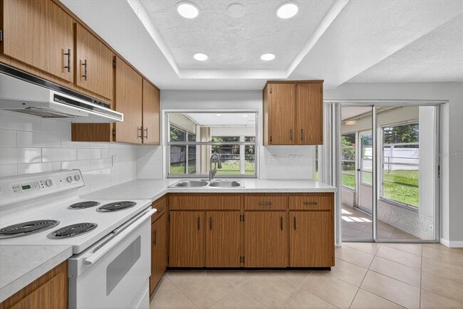 Building Photo - 7725 Summertree Ln