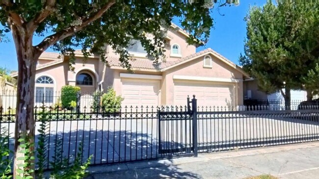 Building Photo - 2226 Willowbrook Ln