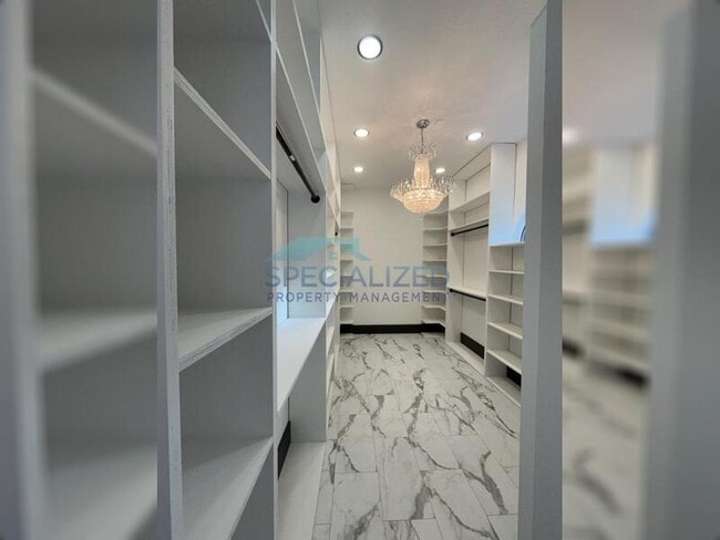 Building Photo - 8131 Vineland Oaks Blvd
