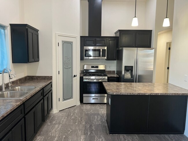 Building Photo - 3 Bedroom 2 Bath Home with fencing in San Luis AZ.