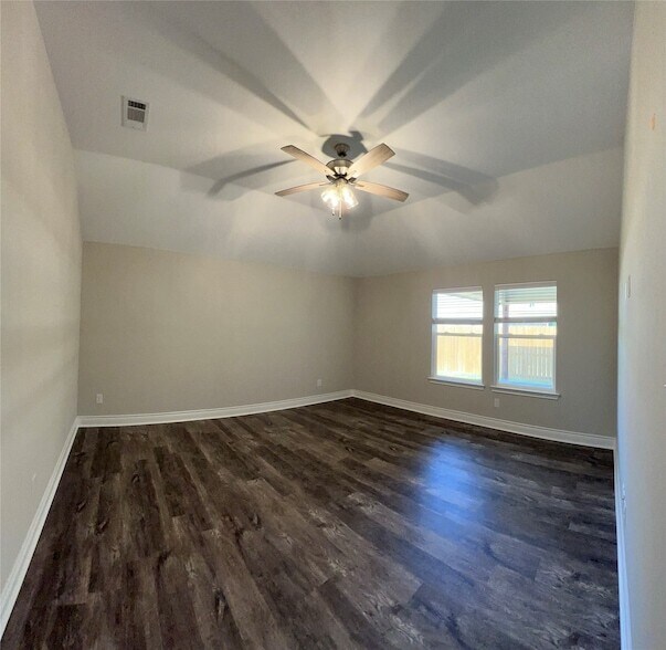 Building Photo - 704 Tippit Ln