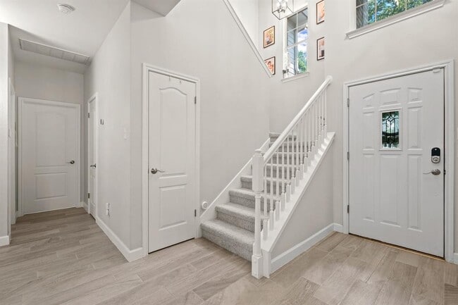 Building Photo - 5707 Marchmont Ln