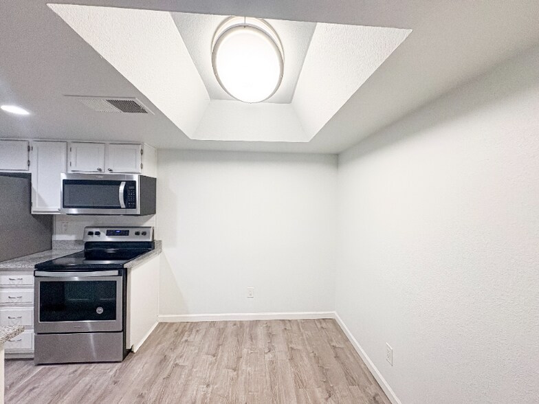 Building Photo - 80 W Maryland Ave