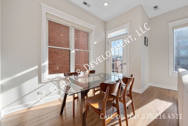 Building Photo - 1136 W Fullerton Ave