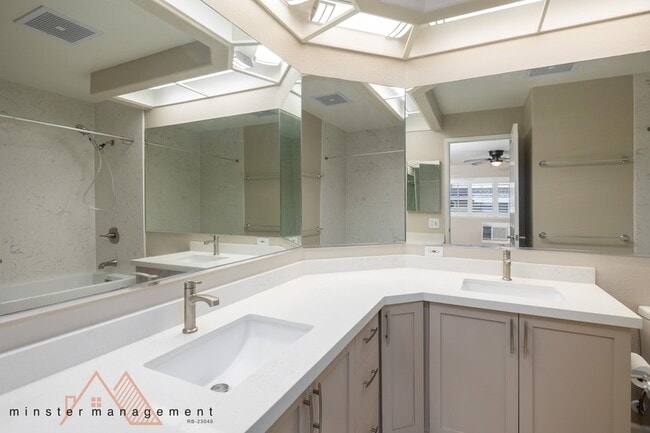 Building Photo - 7080 Hawaii Kai Dr