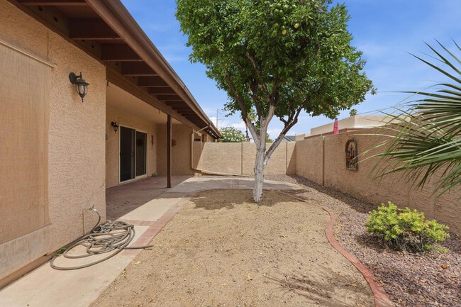 Building Photo - 715 W Boxelder Pl