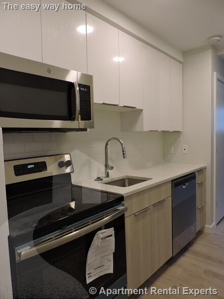Building Photo - 10 Soden St