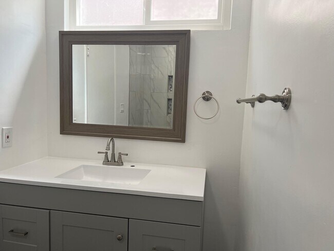 Building Photo - 530 N Orlando Ave