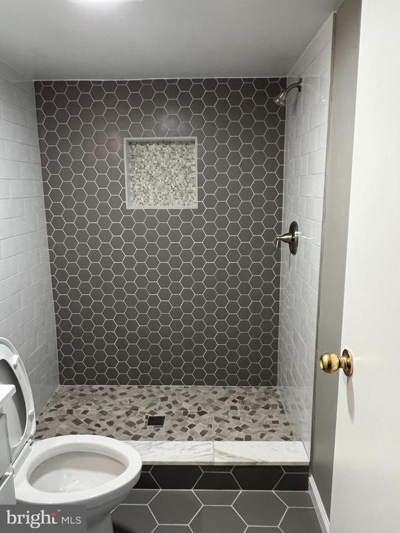 Building Photo - 346 W 11th St