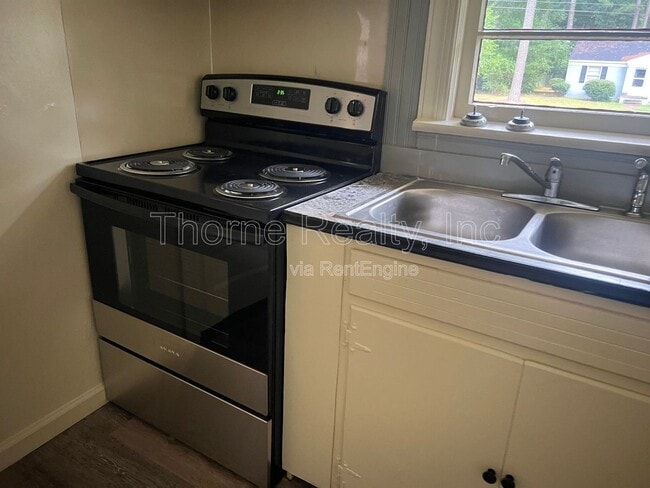 Building Photo - 2008 Beverly Rd