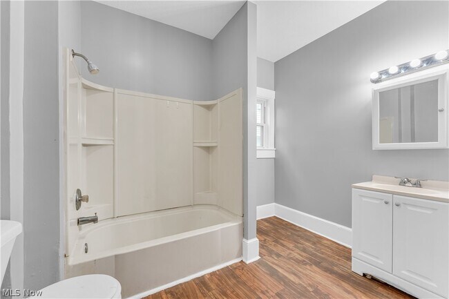 Building Photo - 2050 W 83rd St