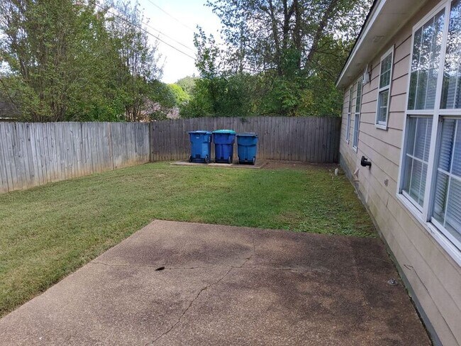 Building Photo - 4400 English Pecan Cove