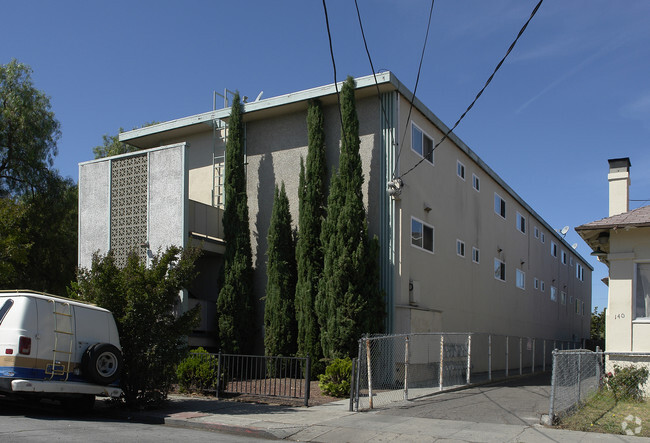 Building Photo - 152 Lincoln Ave