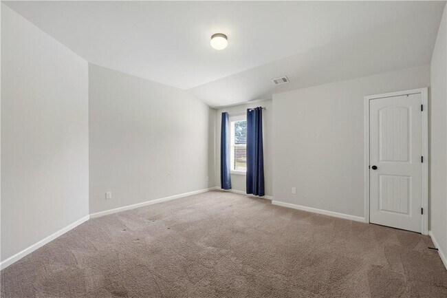 Building Photo - 4910 Belcrest Way