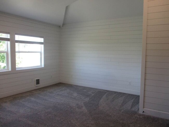 Building Photo - Charming Renovated Farmhouse with Territor...
