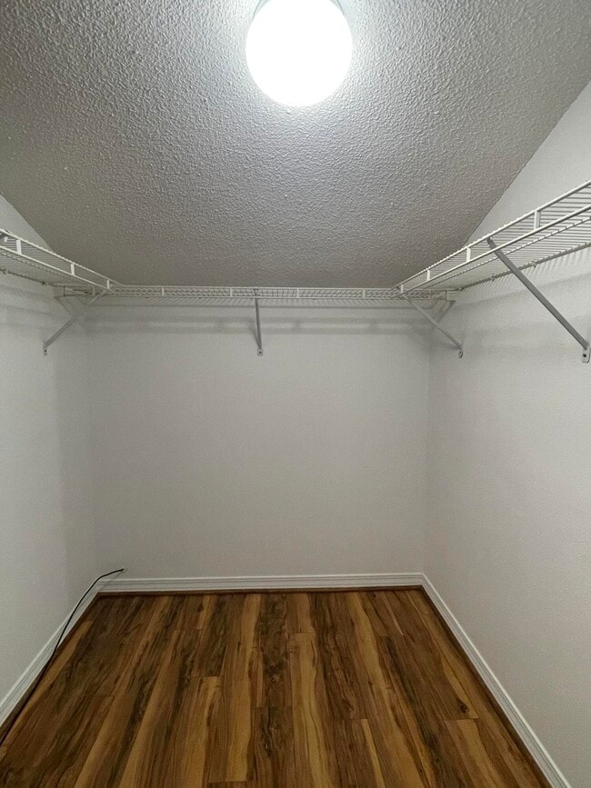 Building Photo - 1805 Whispering Oaks Ln