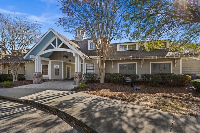 Building Photo - 119 Holloway Hl