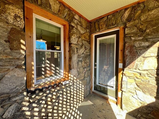 Building Photo - 20 Bell Rd