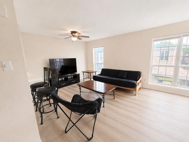 Building Photo - 6410 Del Monte Dr