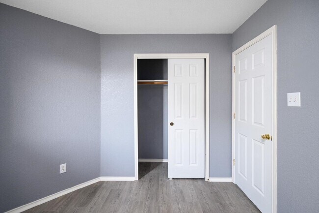 Building Photo - Stylish 3-Bed, 2-Bath Retreat with 1,061 S...