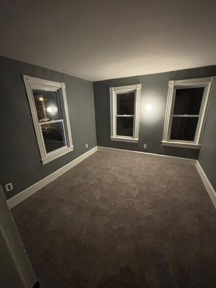 Building Photo - 407 E Vine St