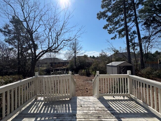 Building Photo - Brittany Lakes
