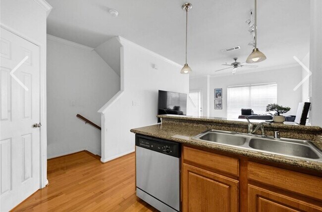 Building Photo - 9200 Westheimer Rd